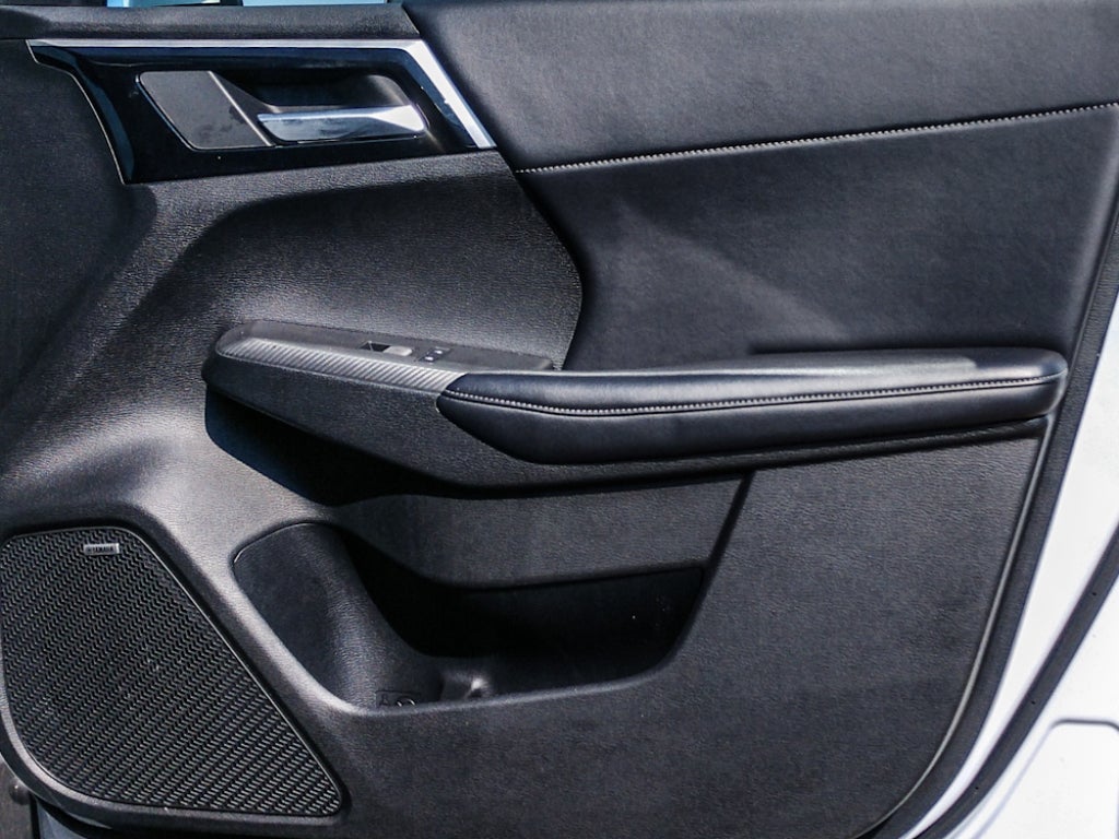 2025 Mitsubishi Outlander Base