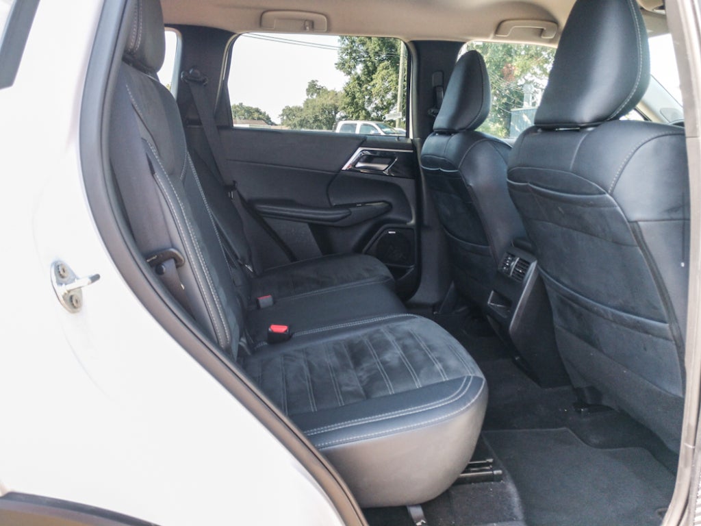 2025 Mitsubishi Outlander Base