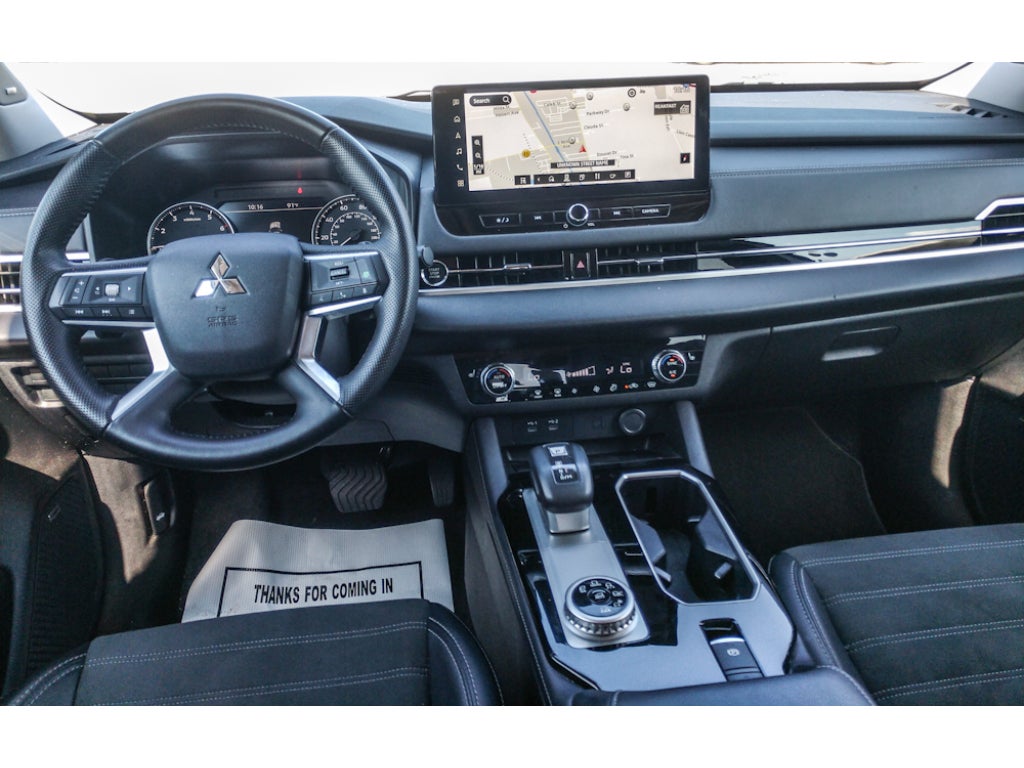2025 Mitsubishi Outlander Base