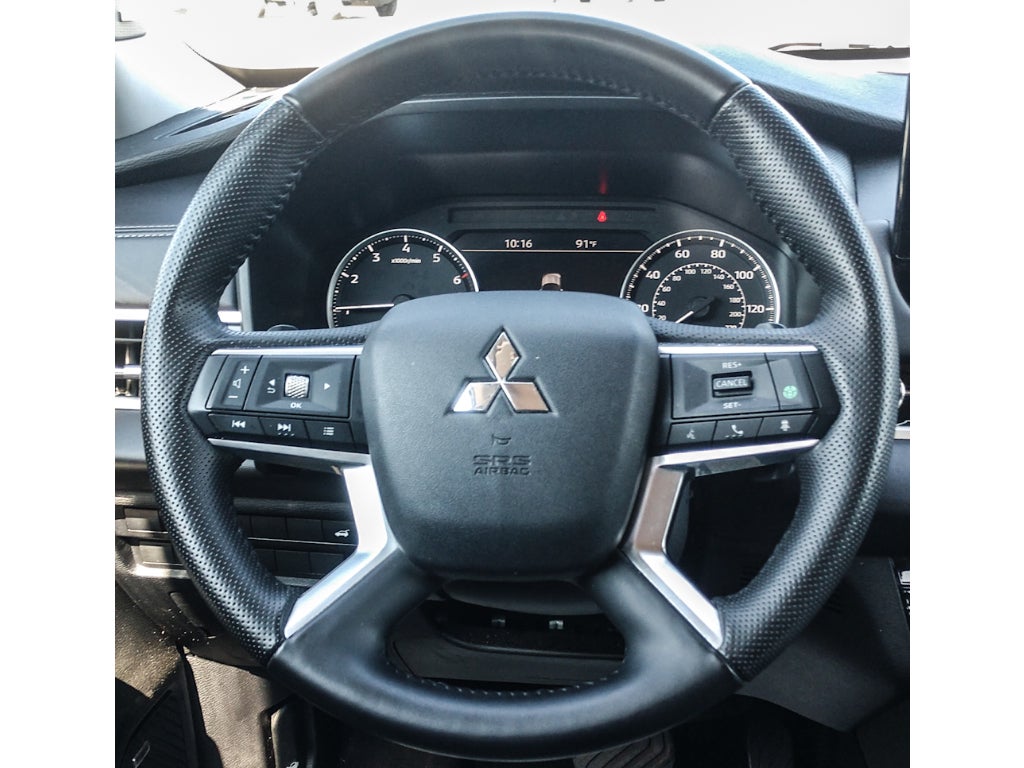 2025 Mitsubishi Outlander Base
