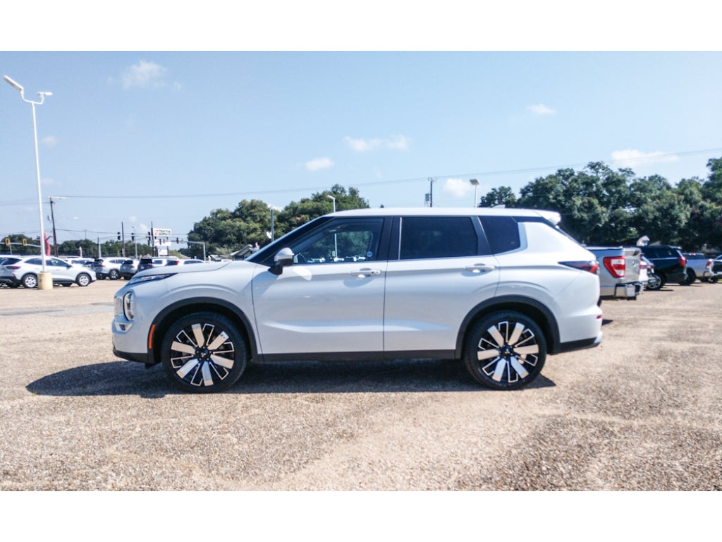 2025 Mitsubishi Outlander Base