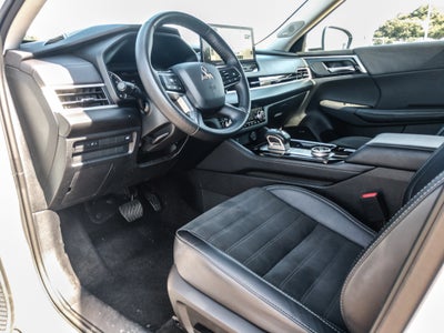 2025 Mitsubishi Outlander Base