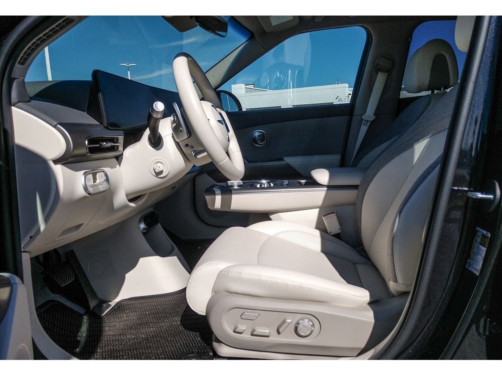 2025 Genesis GV60 Standard