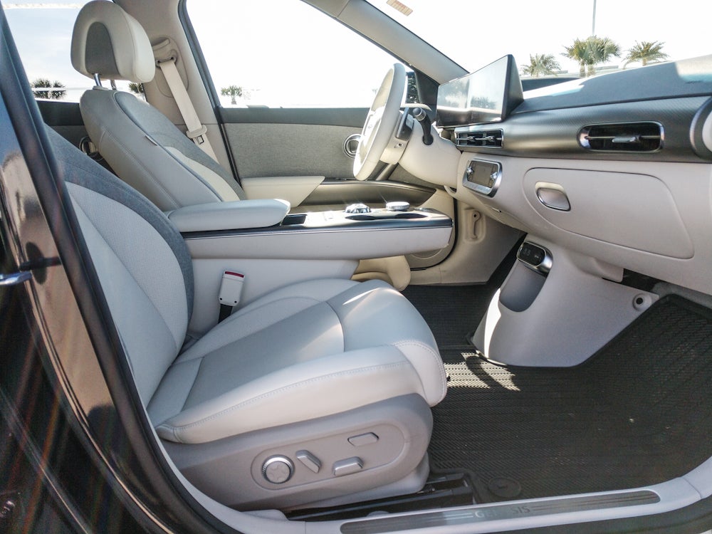 2025 Genesis GV60 Standard