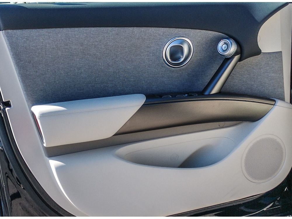 2025 Genesis GV60 Standard