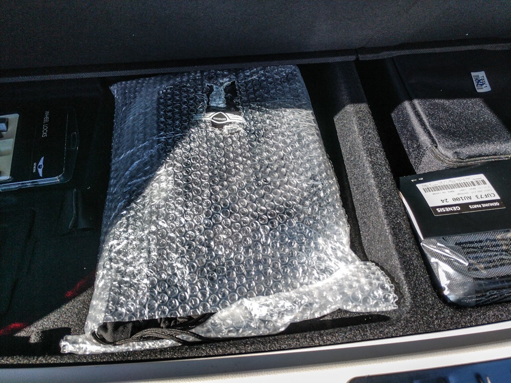 2025 Genesis GV60 Standard