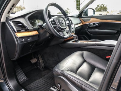 2022 Volvo XC90 Momentum
