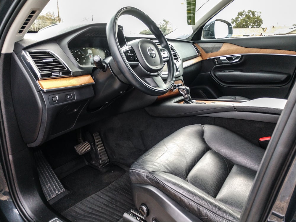 2022 Volvo XC90 Momentum