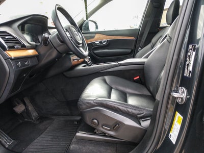 2022 Volvo XC90 Momentum