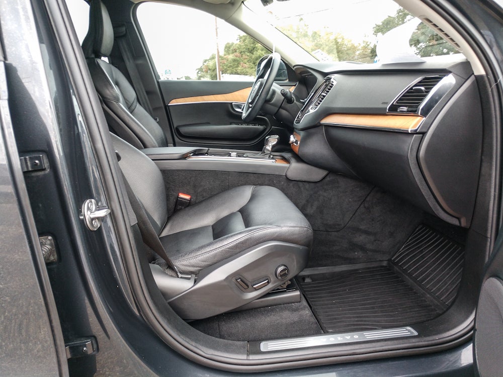 2022 Volvo XC90 Momentum