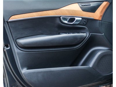 2022 Volvo XC90 Momentum