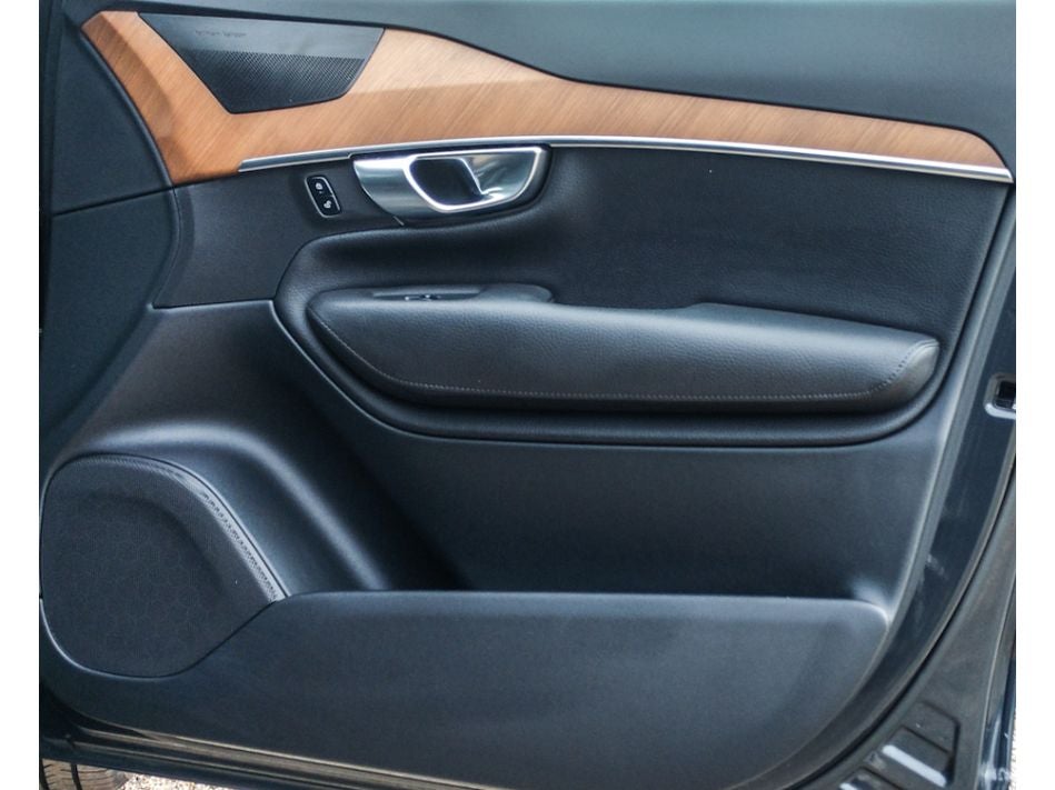 2022 Volvo XC90 Momentum