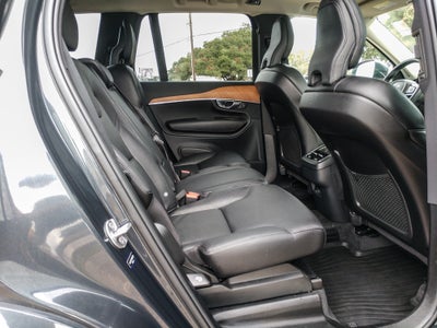 2022 Volvo XC90 Momentum