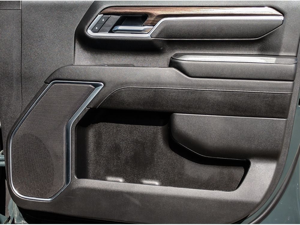 2025 Chevrolet Silverado LT