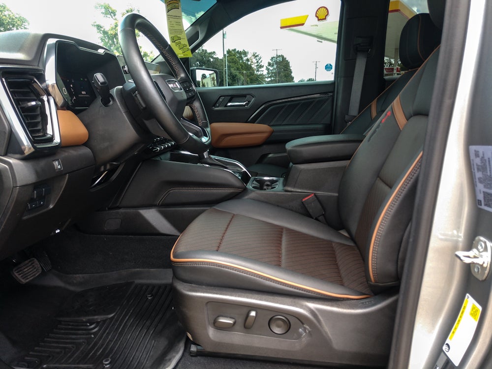 2025 GMC Canyon 4WD AT4