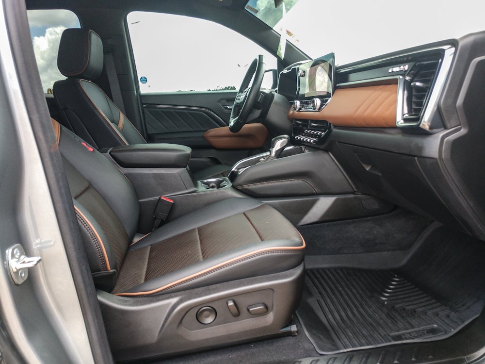2025 GMC Canyon 4WD AT4