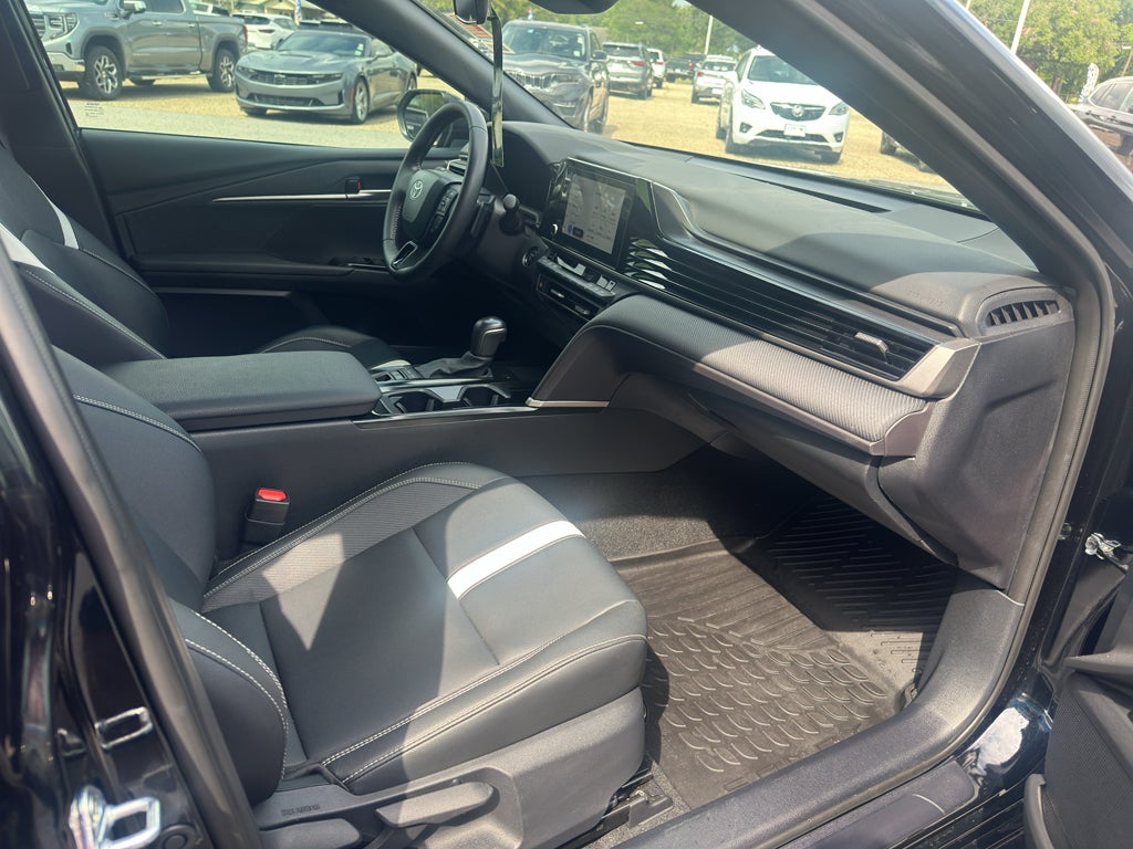 2025 Toyota Camry Hybrid SE