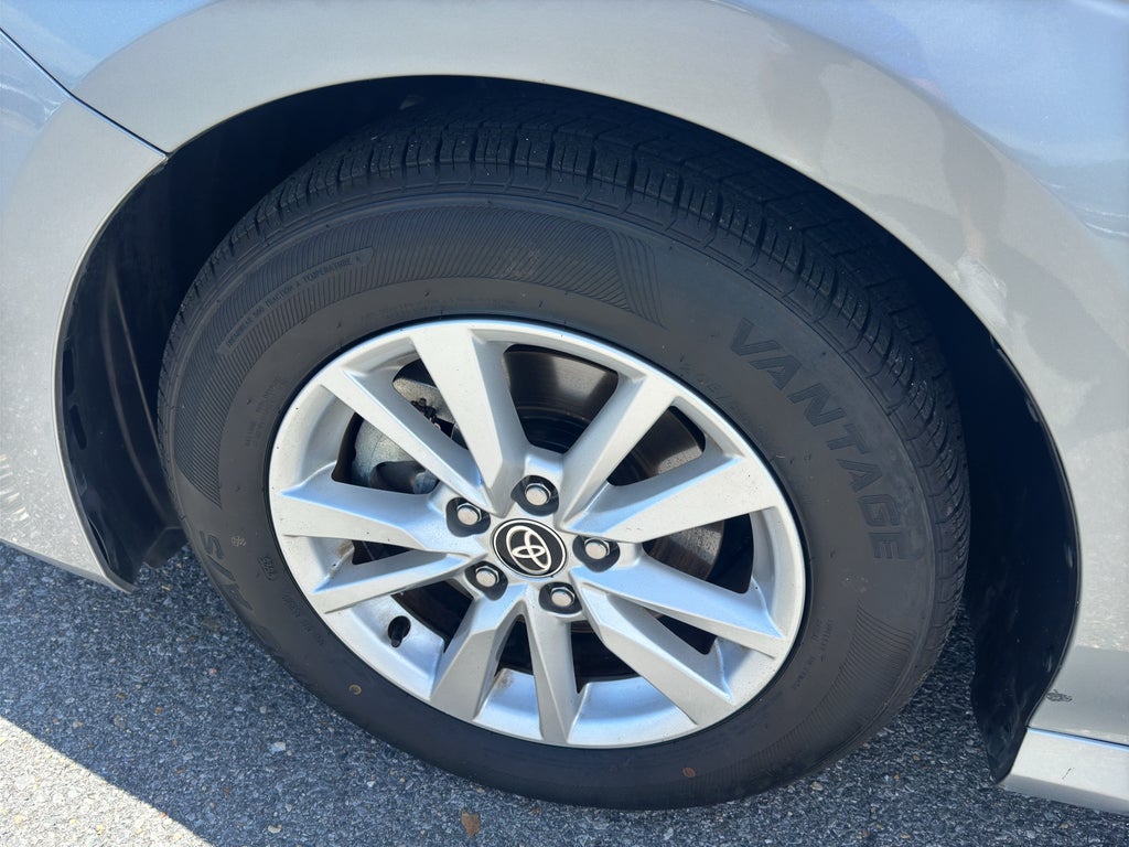 2025 Toyota Camry Hybrid LE