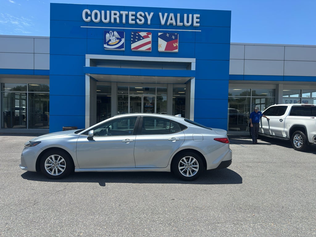 2025 Toyota Camry Hybrid LE