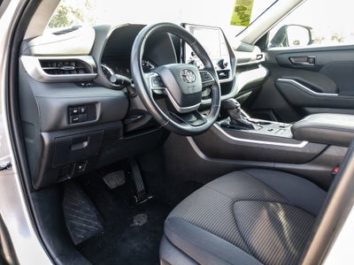 2024 Toyota Highlander LE