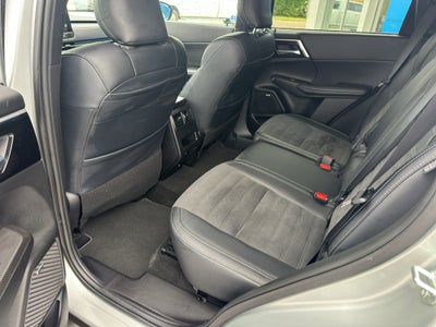 2025 Mitsubishi Outlander Base