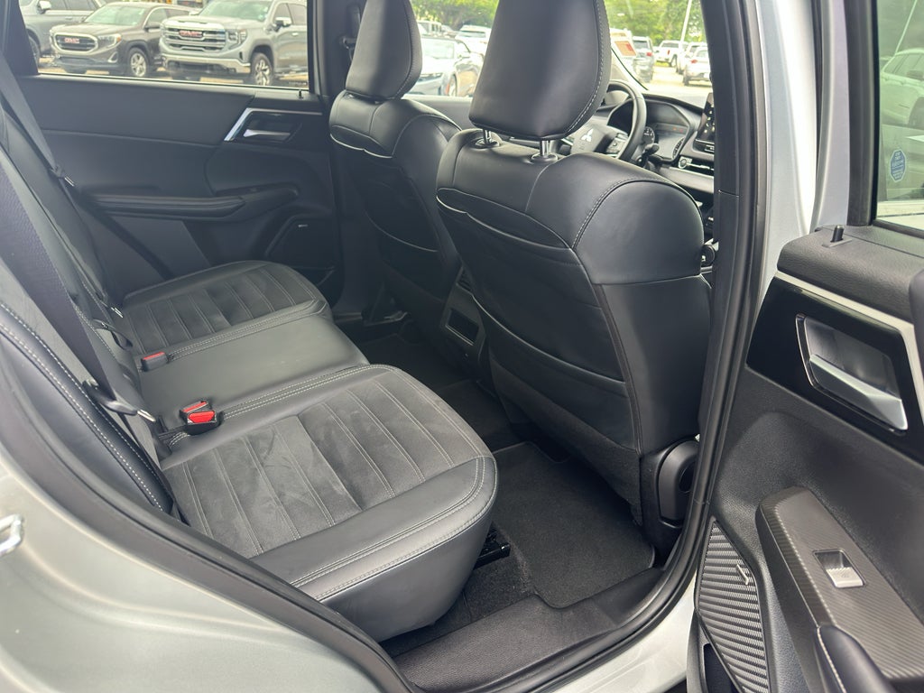 2025 Mitsubishi Outlander Base