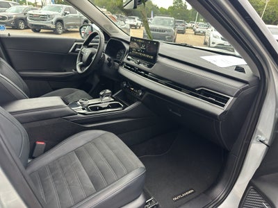 2025 Mitsubishi Outlander Base