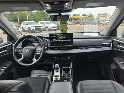2025 Mitsubishi Outlander Base