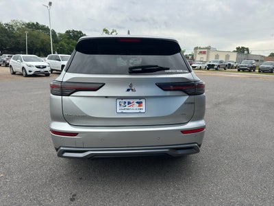 2025 Mitsubishi Outlander Base