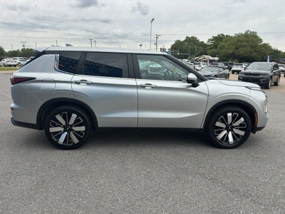 2025 Mitsubishi Outlander Base