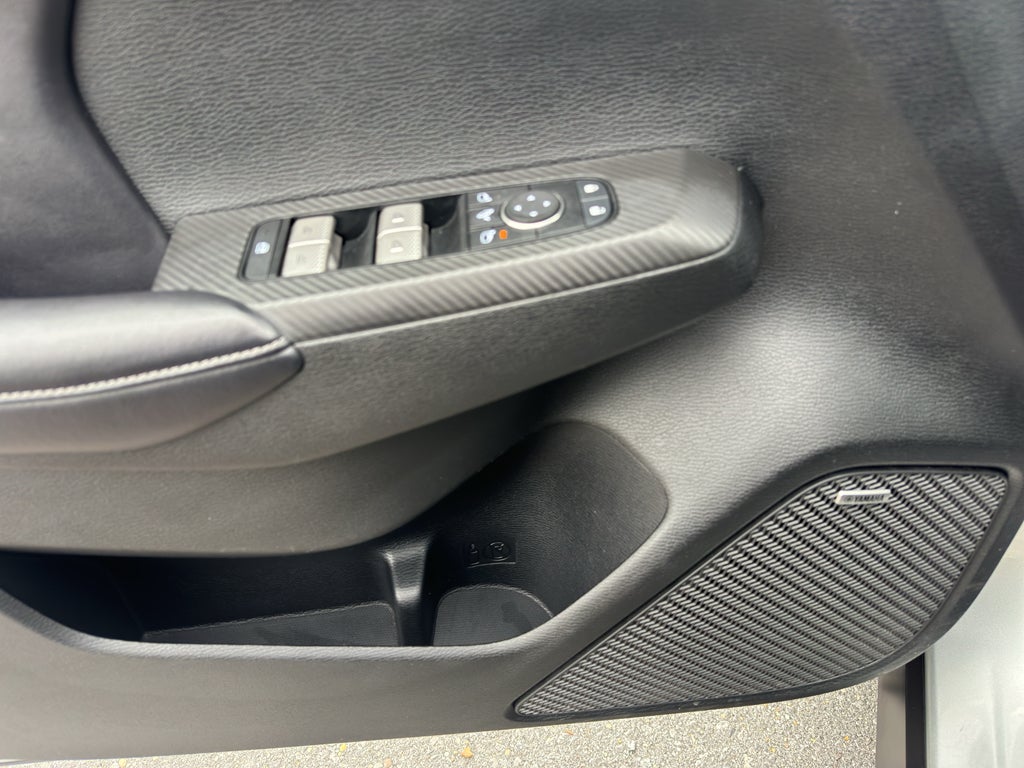 2025 Mitsubishi Outlander Base