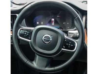 2023 Volvo XC60 B5 Plus Dark Theme