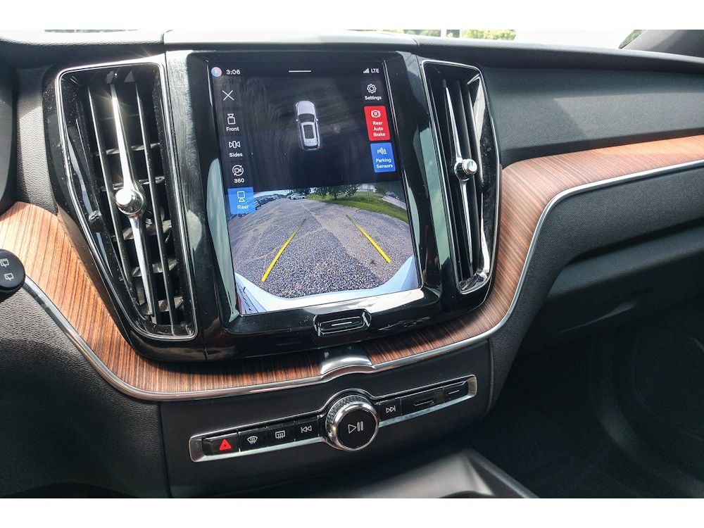 2023 Volvo XC60 B5 Plus Dark Theme