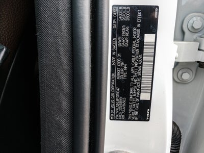 2023 Volvo XC60 B5 Plus Dark Theme