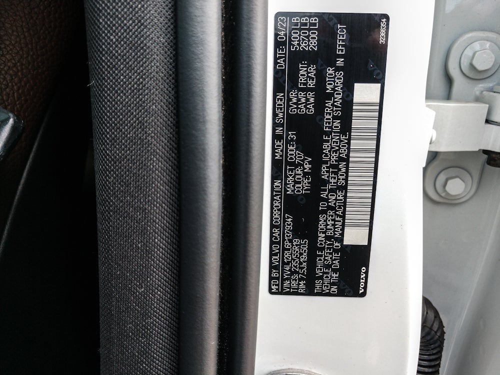 2023 Volvo XC60 B5 Plus Dark Theme