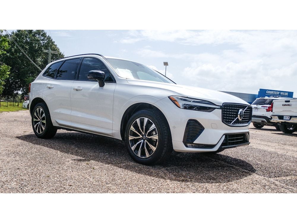 2023 Volvo XC60 B5 Plus Dark Theme