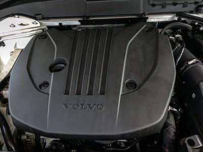 2023 Volvo XC60 B5 Plus Dark Theme