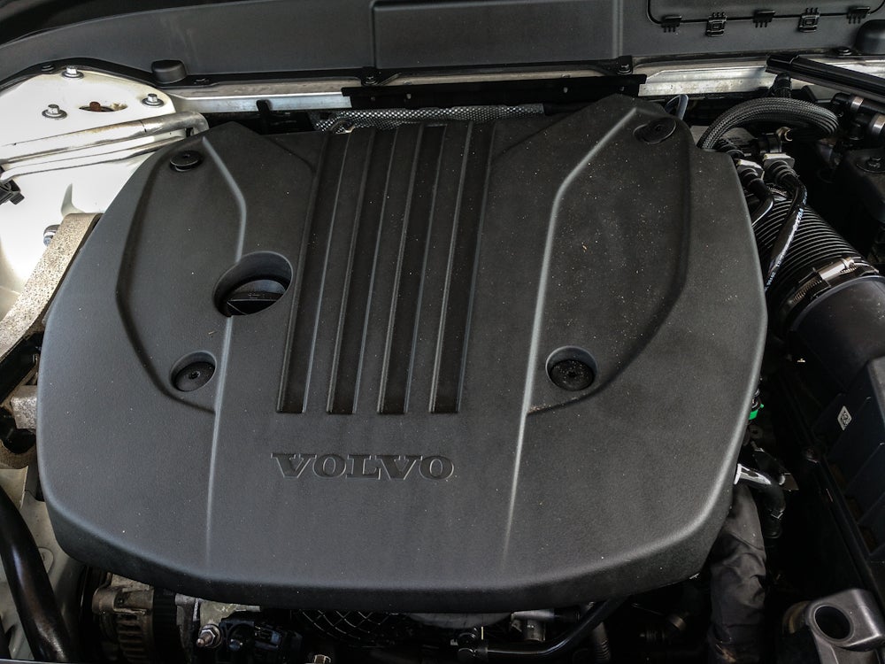 2023 Volvo XC60 B5 Plus Dark Theme