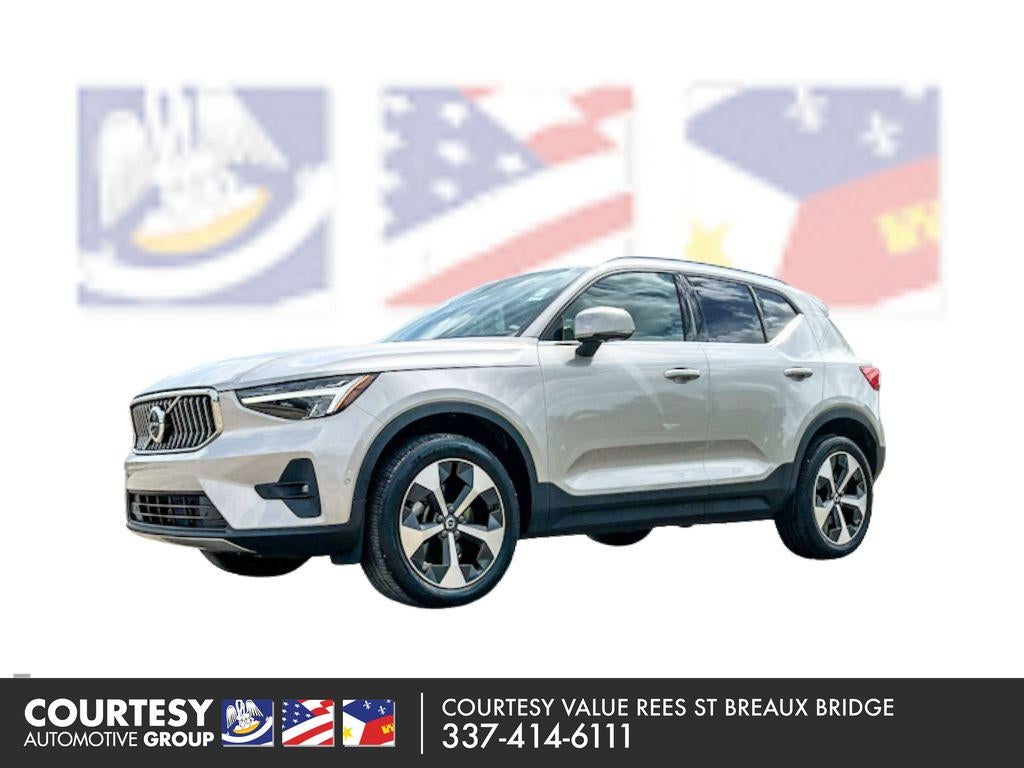 2025 Volvo XC40 B5 Plus Bright Theme