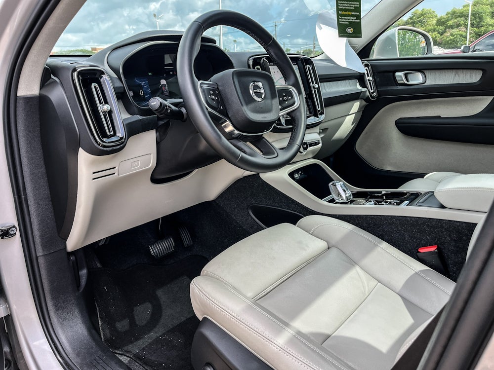 2025 Volvo XC40 B5 Plus Bright Theme