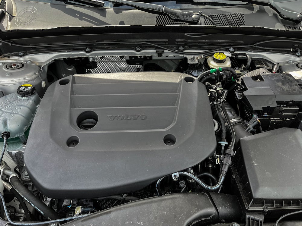 2025 Volvo XC40 B5 Plus Bright Theme