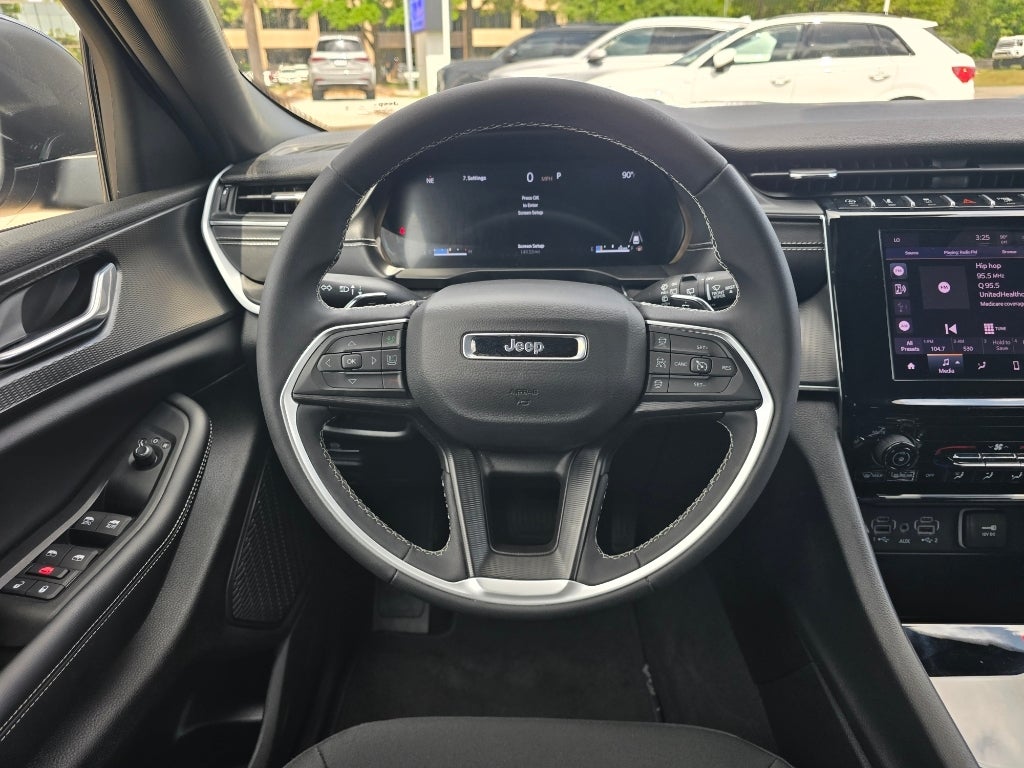 2025 Jeep Grand Cherokee Laredo