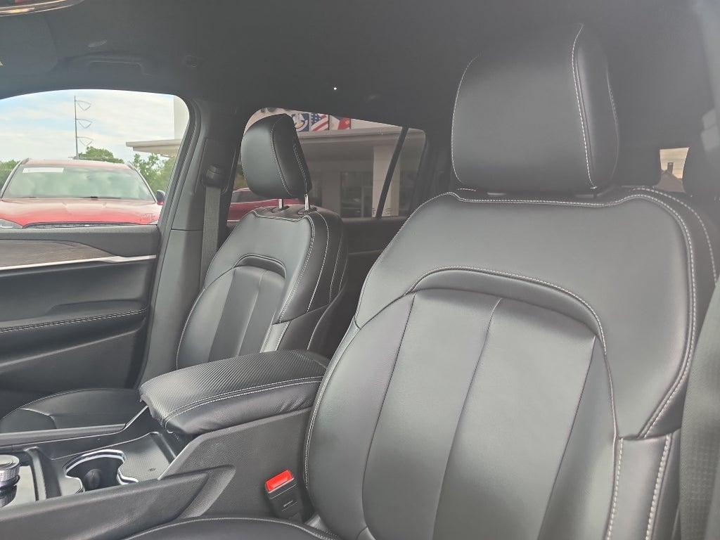 2025 Jeep Grand Cherokee L Limited Black-Out