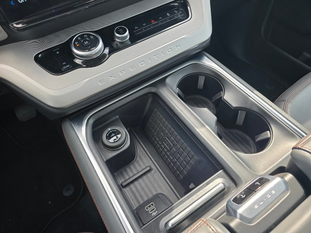 2025 Ford Expedition Active BLACKOUT 22s