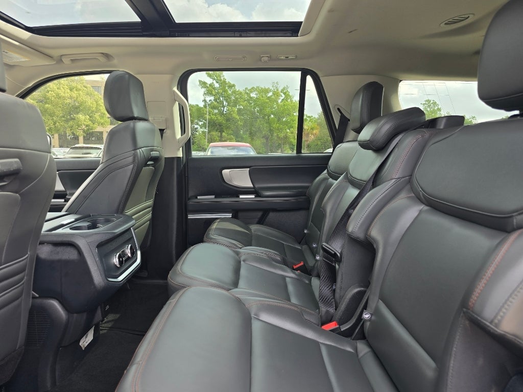 2025 Ford Expedition Active BLACKTOP 24