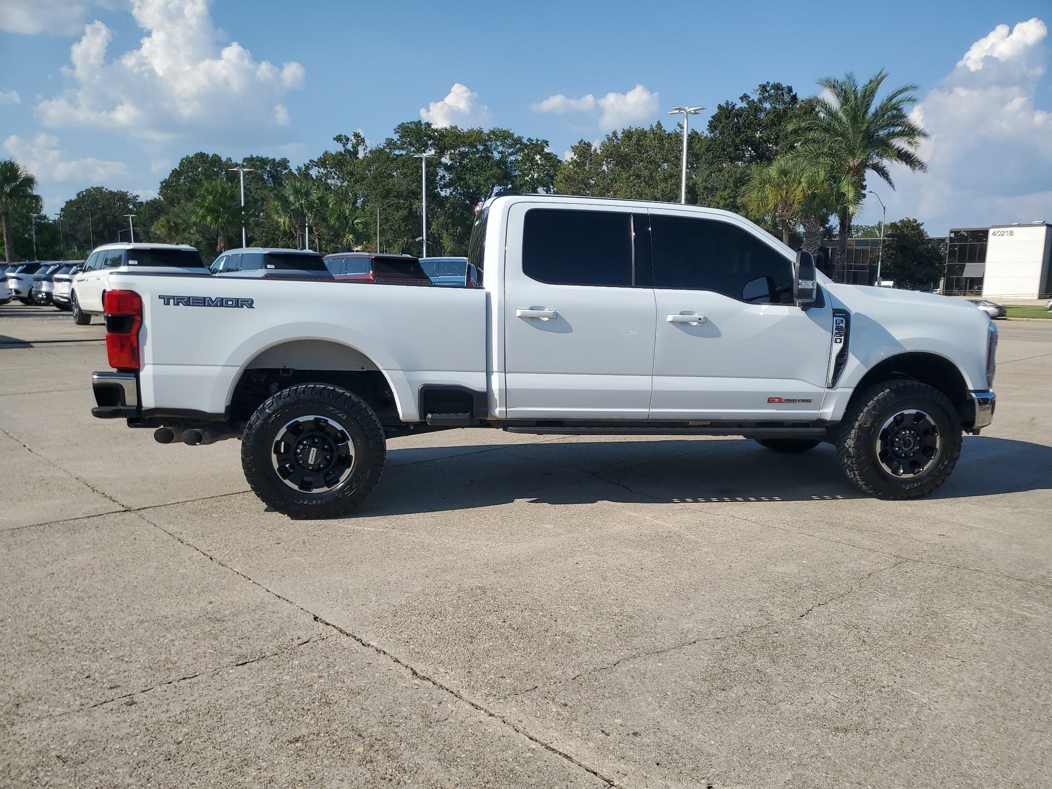 2025 Ford F-250 Super Duty LARIAT TREMOR HO 38s