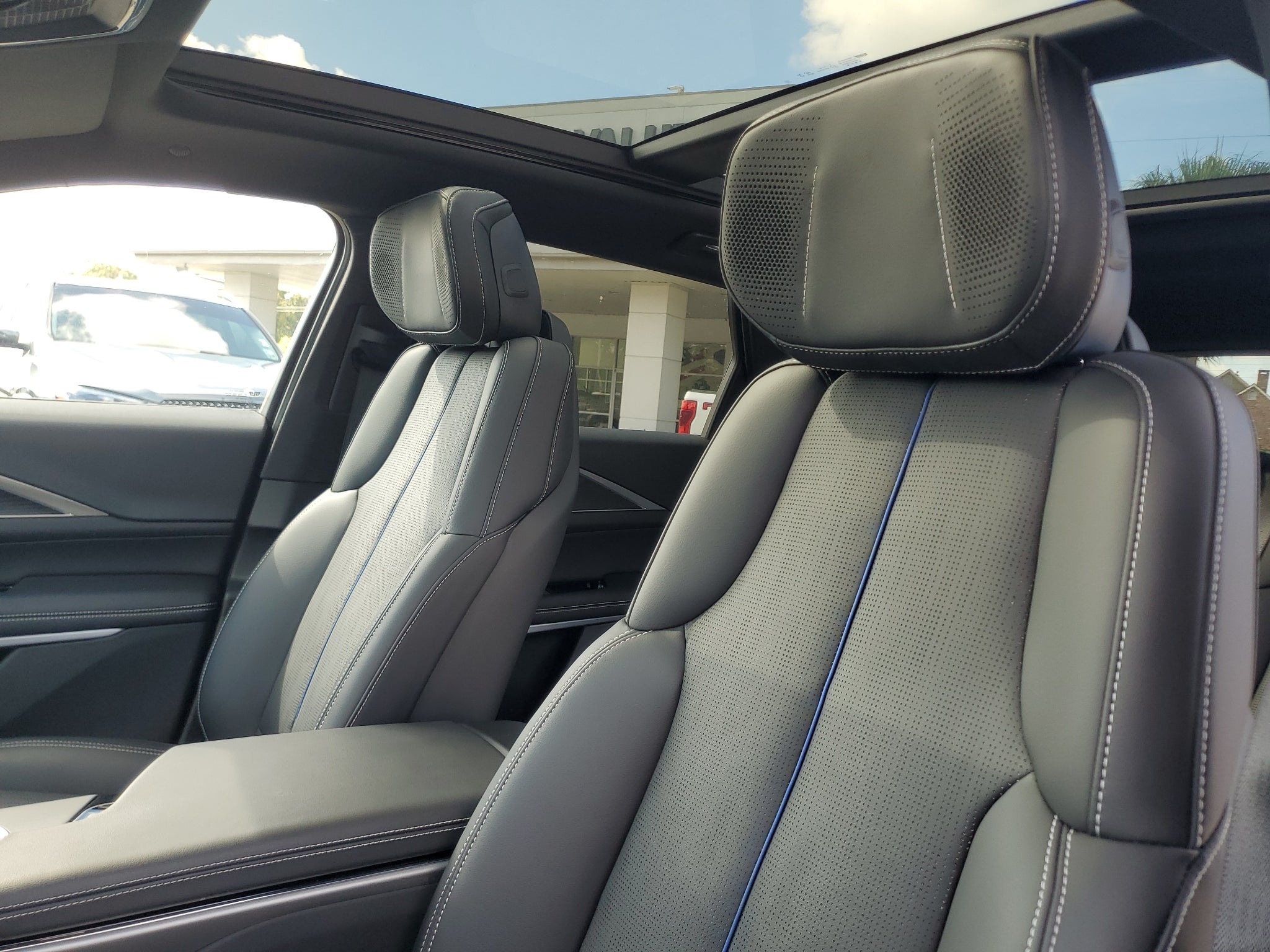 2025 Cadillac Lyriq Luxury