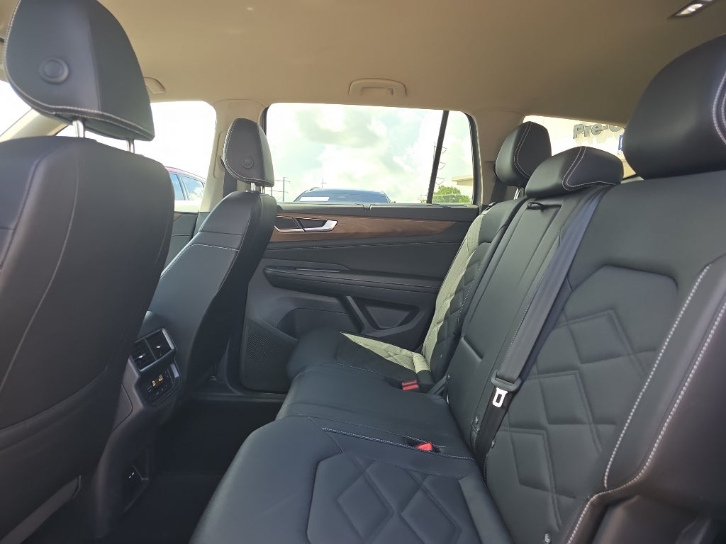 2025 Volkswagen Atlas 2.0T SE w/Technology