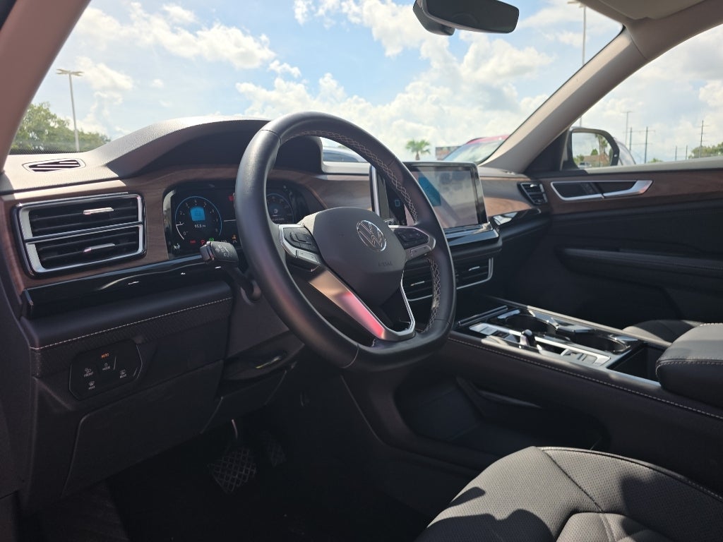 2025 Volkswagen Atlas 2.0T SE w/Technology