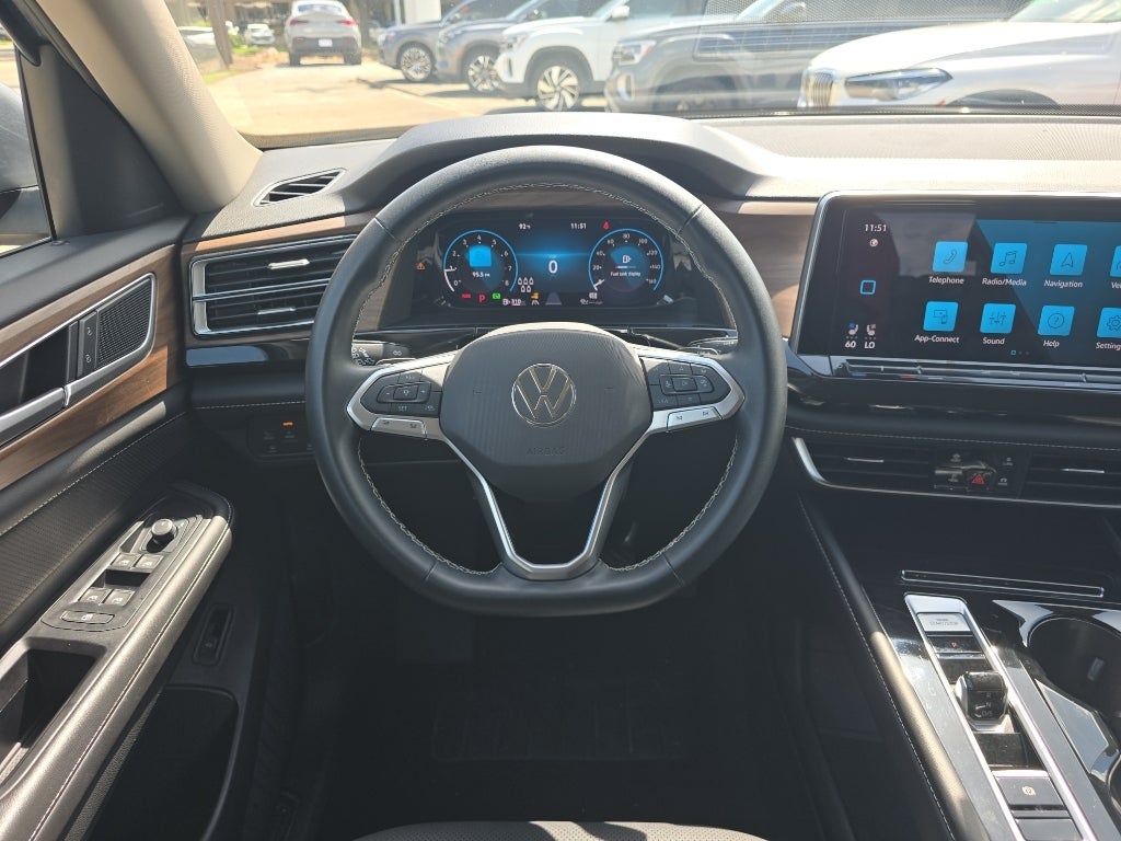 2025 Volkswagen Atlas 2.0T SE w/Technology